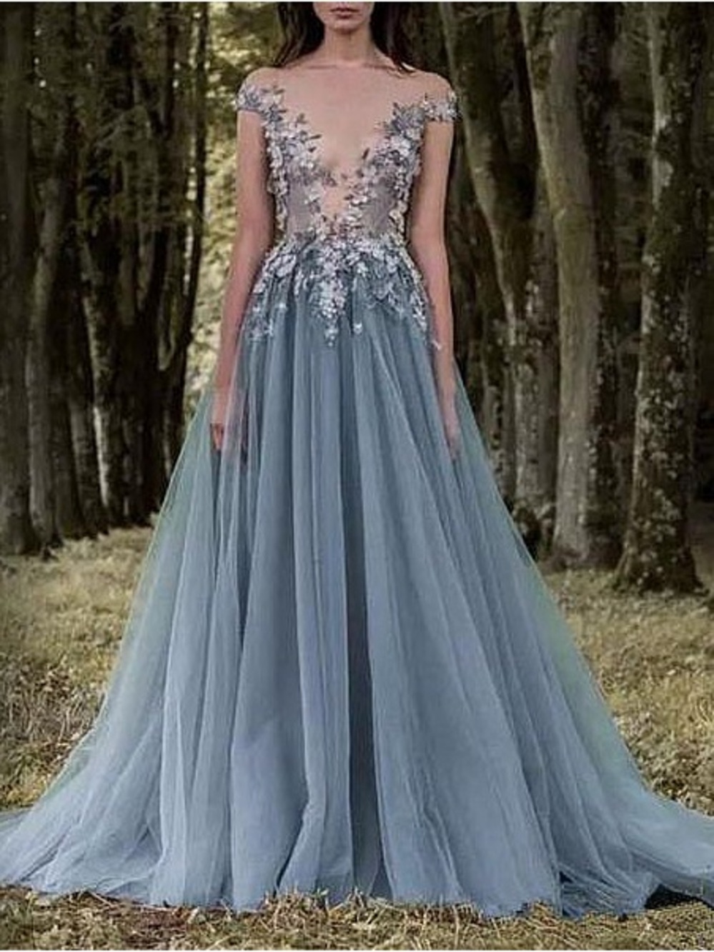 Elegant Blue Tulle Evening Gown with Floral Appliqué